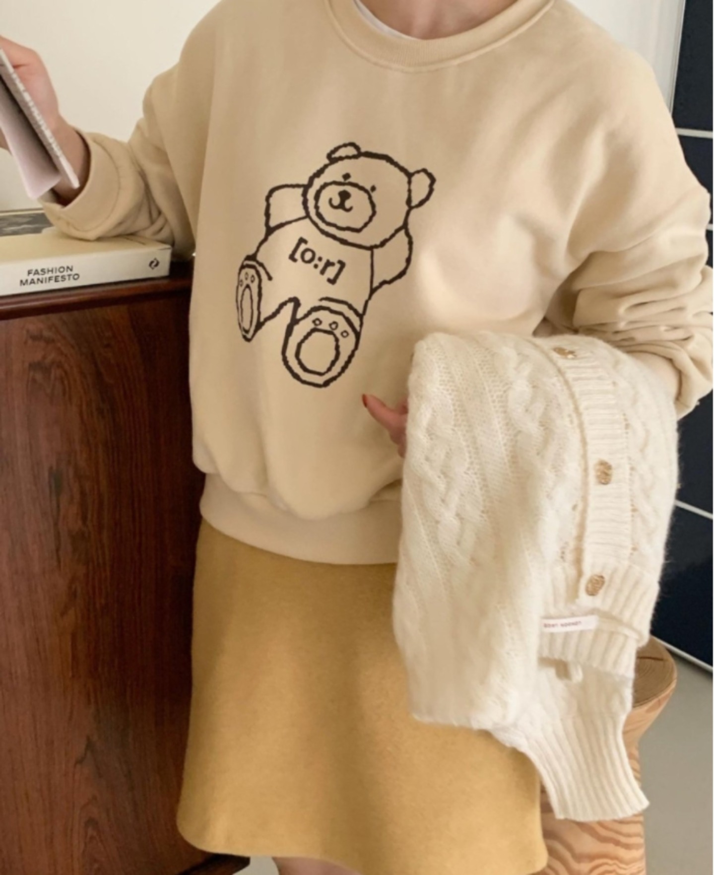 귀여운 곰 맨투맨 티셔츠 일러스트 곰돌이 그림 기모 여자 (오트밀 옐로우 네이비)
